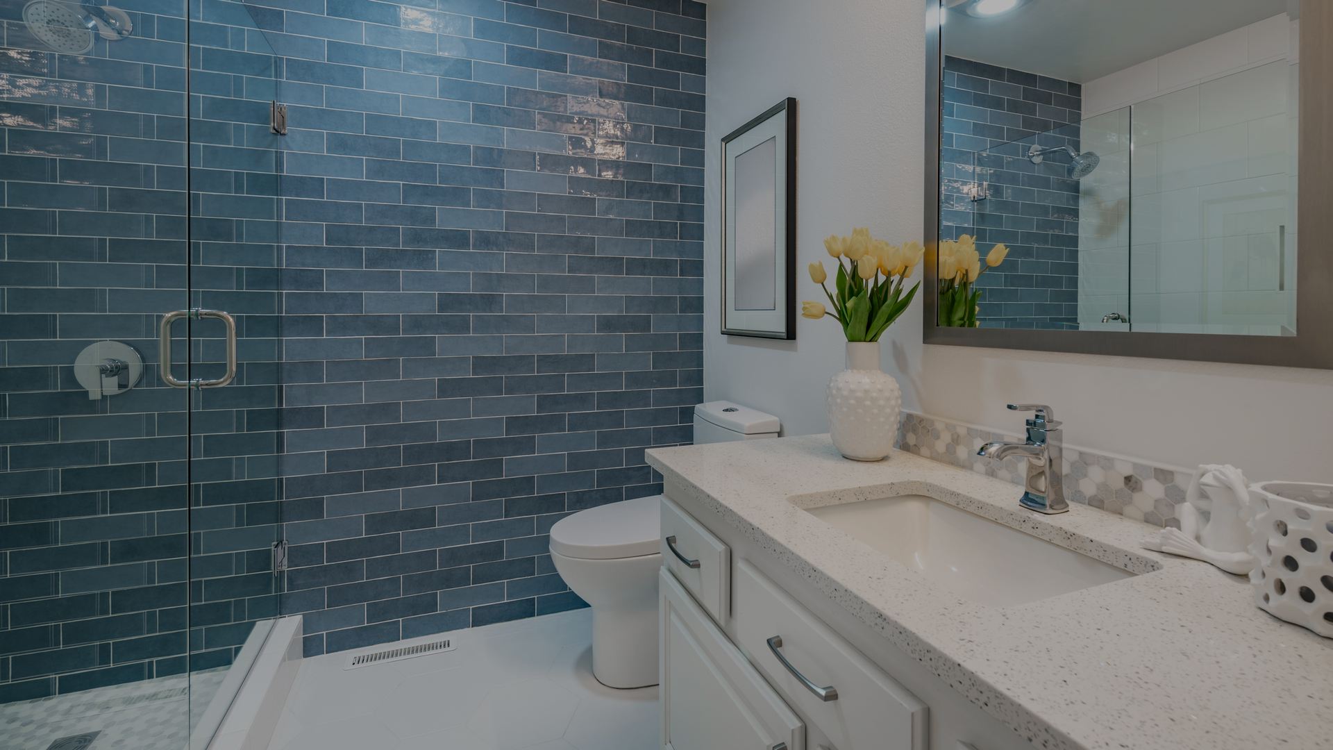 Bathroom,Interior,With,Glass,Wall,Shower,Claw,Footed,Tub,Oval